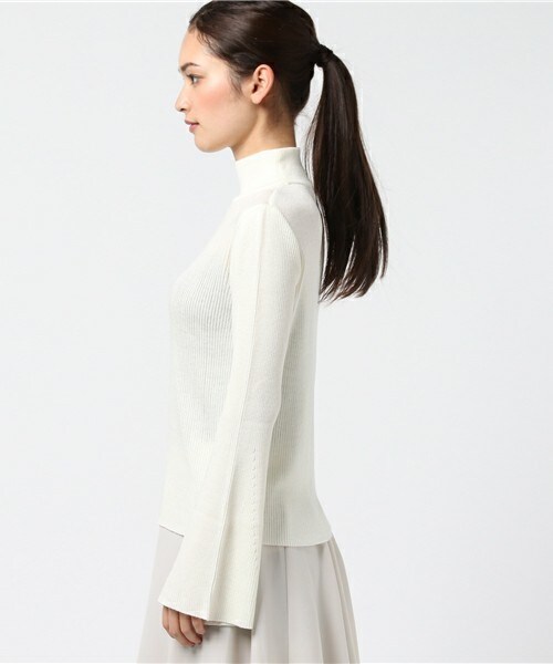 actuel（アクチュエル）の「ボトルネックフレアスリーブニット（ニット/セーター・レディース・オフホワイト/ブラック/グレー/サックスブルー・FREE）」の6枚目の写真