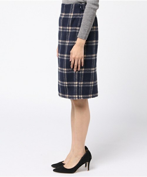 archives（アルシーヴ）の「ミディ丈チェック柄タイトスカート（スカート・レディース・オフホワイト/ネイビー・MEDIUM）」の4枚目の写真