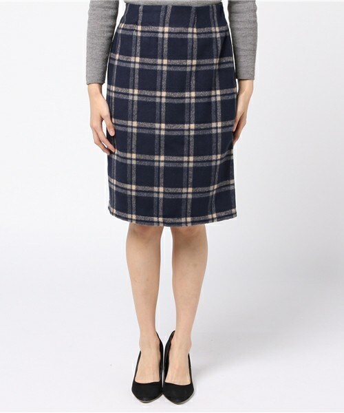 archives（アルシーヴ）の「ミディ丈チェック柄タイトスカート（スカート・レディース・オフホワイト/ネイビー・MEDIUM）」の3枚目の写真