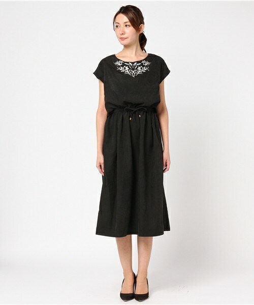 archives（アルシーヴ）の「ジョーゼット刺繍ワンピース（ワンピース・レディース・ブラック/ベージュ/ピンク・MEDIUM）」の4枚目の写真