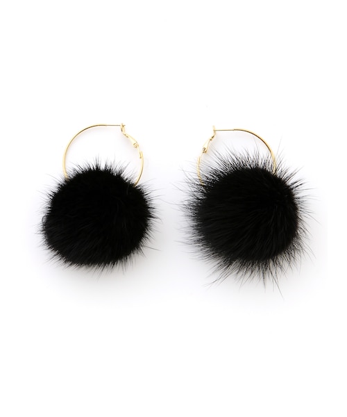 GRL（グレイル）の「ミンクファーフープピアス（ピアス（両耳用）・レディース・ベージュ/ピンク/ホワイト/ブラック・F）」の3枚目の写真