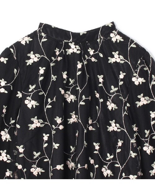 mysty woman（ミスティウーマン）の「刺繍チュールプチハイネックブラウス（トップス・レディース・オフホワイト/ブラック）」の4枚目の写真