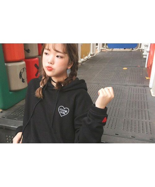 OLDMICKEY (オールドミッキー)の「ハート刺繍カンガルーポケットパーカー(P000BIYE)(Tシャツ/カットソー・レディース・null・FREE)」の1枚目の写真