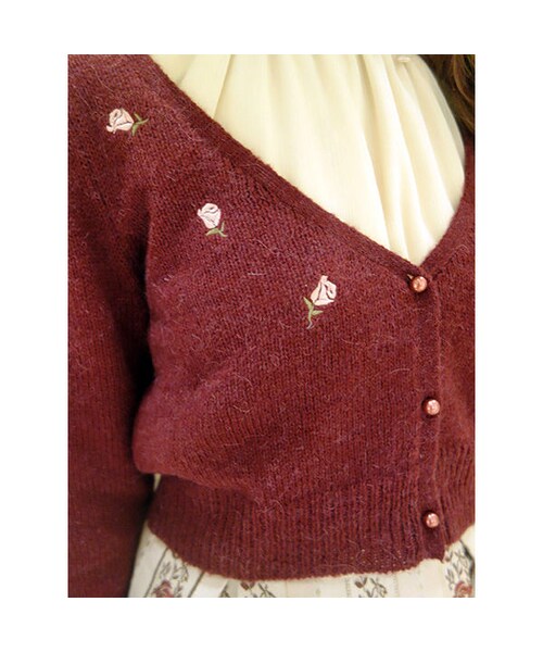 an another angelus（アンアナザーアンジェラス）の「衿ぐりローズ刺繍ニットカーディガン/an another angelus（カーディガン/ボレロ・レディース・その他）」の2枚目の写真