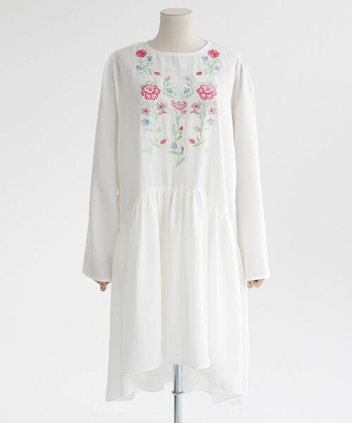 DHOLIC（ディーホリック）の「フラワー刺繍アンバランスフレアワンピース（ワンピース・レディース・ブラック/アイボリー/アクアグリーン・FREE）」の2枚目の写真