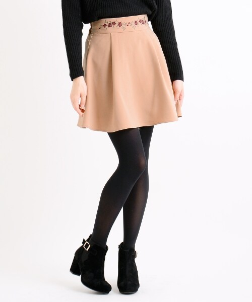 MAJESTIC LEGON(マジェスティックレゴン)の「ウエスト刺繍スカパン(パンツ・レディース・ネイビー/ベージュ/ピンクベージュ・S/M)」の1枚目の写真