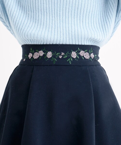 MAJESTIC LEGON(マジェスティックレゴン)の「ウエスト刺繍スカパン(パンツ・レディース・ネイビー/ベージュ/ピンクベージュ・S/M)」の7枚目の写真