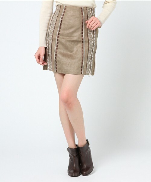 archives（アルシーヴ）の「幾何学刺繍台形スカート（スカート・レディース・ブラック/グレー/ベージュ・MEDIUM）」の2枚目の写真