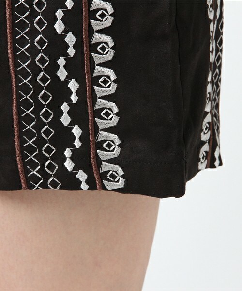 archives（アルシーヴ）の「幾何学刺繍台形スカート（スカート・レディース・ブラック/グレー/ベージュ・MEDIUM）」の9枚目の写真