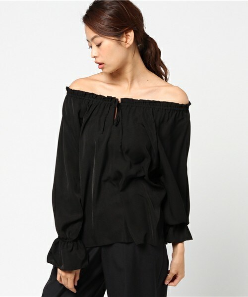 archives（アルシーヴ）の「フロントリボンオフショルギャザーブラウス（シャツ/ブラウス・レディース・アイボリー/ブラック/サックスブルー・MEDIUM）」の3枚目の写真