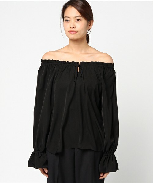 archives（アルシーヴ）の「フロントリボンオフショルギャザーブラウス（シャツ/ブラウス・レディース・アイボリー/ブラック/サックスブルー・MEDIUM）」の4枚目の写真