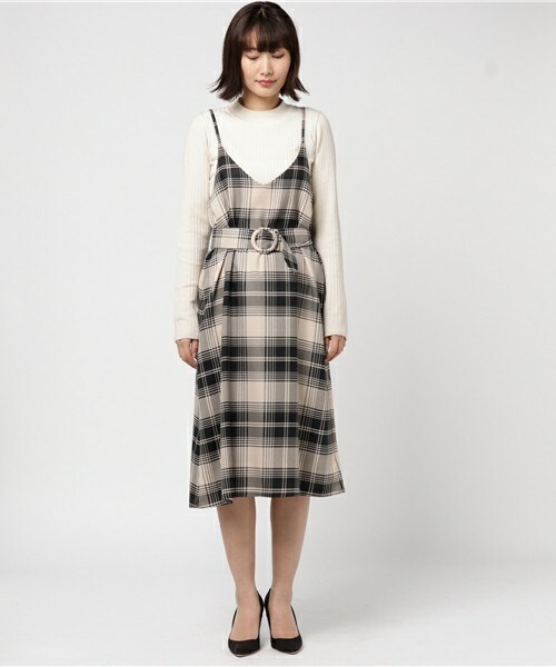 archives（アルシーヴ）の「ベルト付きチェック柄キャミワンピース（ワンピース・レディース・ブラック/グレー/ベージュ・MEDIUM）」の4枚目の写真