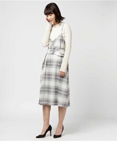 archives（アルシーヴ）の「ベルト付きチェック柄キャミワンピース（ワンピース・レディース・ブラック/グレー/ベージュ・MEDIUM）」の2枚目の写真