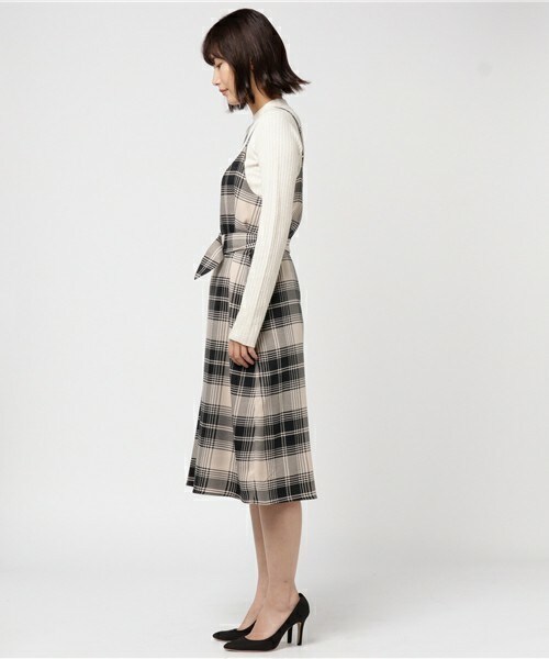 archives（アルシーヴ）の「ベルト付きチェック柄キャミワンピース（ワンピース・レディース・ブラック/グレー/ベージュ・MEDIUM）」の5枚目の写真