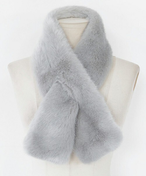 DHOLIC(ディーホリック)の「ボリュームフェイクファーマフラー(マフラー・レディース・ピンク/ブラック/グレー・ONE)」の3枚目の写真