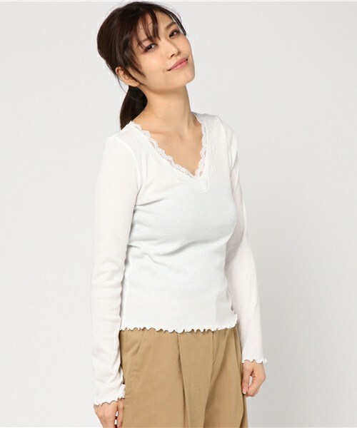 archives（アルシーヴ）の「Vネックレースメロープルオーバー（Tシャツ/カットソー・レディース・オフホワイト/ブラック/グレー・MEDIUM）」の2枚目の写真