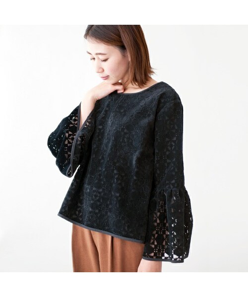 flower(フラワー)の「precious lace top ~プレシャスレーストップ(Tシャツ/カットソー・レディース・white/black・FREE)」の2枚目の写真