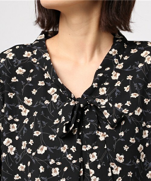 archives（アルシーヴ）の「ボータイベルスリーブ花柄ブラウス（シャツ/ブラウス・レディース・オフホワイト/ブラック・MEDIUM）」の6枚目の写真