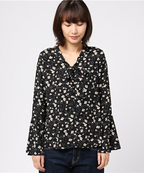 archives（アルシーヴ）の「ボータイベルスリーブ花柄ブラウス（シャツ/ブラウス・レディース・オフホワイト/ブラック・MEDIUM）」の3枚目の写真