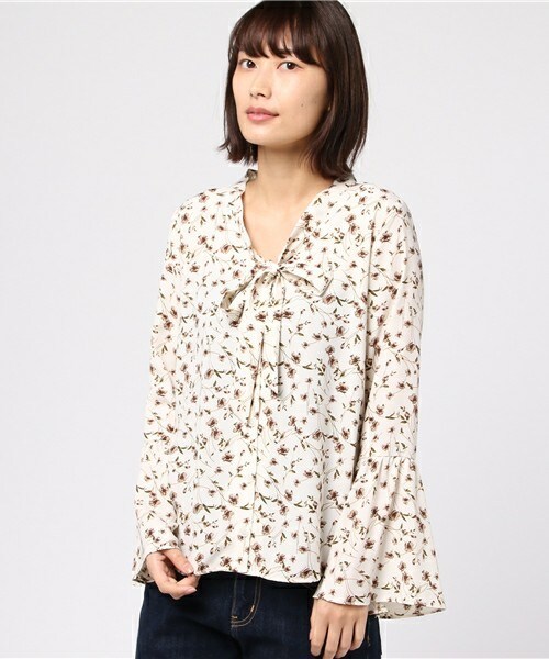 archives（アルシーヴ）の「ボータイベルスリーブ花柄ブラウス（シャツ/ブラウス・レディース・オフホワイト/ブラック・MEDIUM）」の2枚目の写真