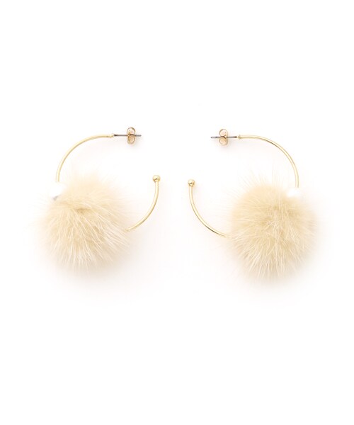GRL（グレイル）の「ミンクファーフープピアス（ピアス（両耳用）・レディース・ブルー/ピンク/ホワイト/ベージュ・F）」の4枚目の写真