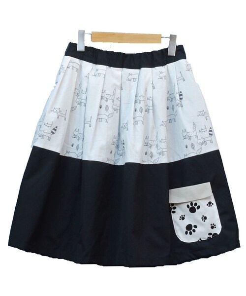 NIRAME.CO（ニラメッコ）の「【こども服】お手伝いスカート　動物のかくれんぼ（スカート・キッズ・その他）」の2枚目の写真