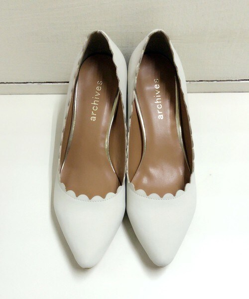 archives（アルシーヴ）の「【予約】スカラップパンプス（パンプス・レディース・アイボリー/ブラック/ピンクベージュ・MEDIUM/LARGE）」の2枚目の写真