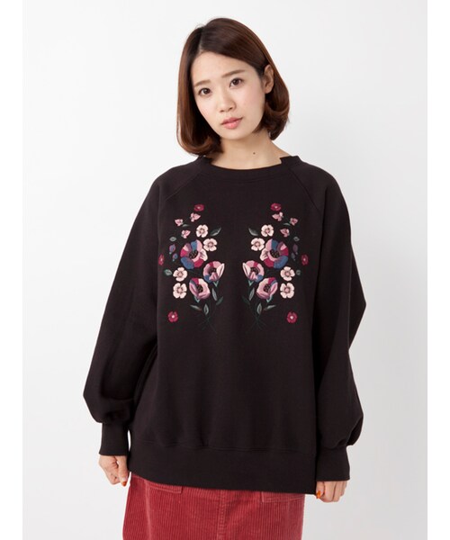 w closet(ダブルクローゼット)の「刺繍入り裏起毛ビッグプルオーバー(トップス・レディース・アイボリー/ラベンダー/スミクロ・FREE)」の4枚目の写真