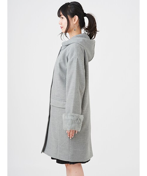 w closet（ダブルクローゼット）の「ラビットファー袖フードコート（ジャケット/アウター・レディース・ピンク/キャメル/グレー・FREE）」の5枚目の写真