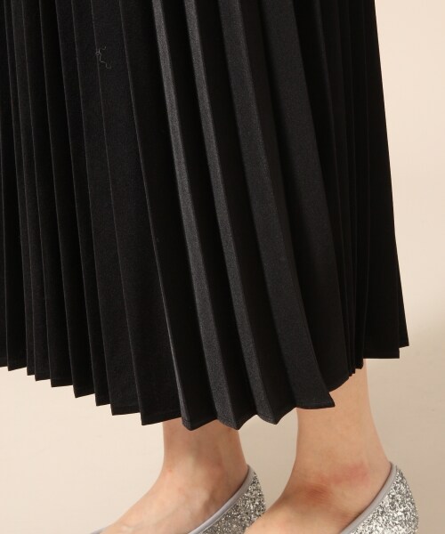 LOWRYS FARM（ローリーズファーム）の「マットサテンプリーツスカート（スカート・ブラック/グレー/レッド/ベージュ）」の9枚目の写真