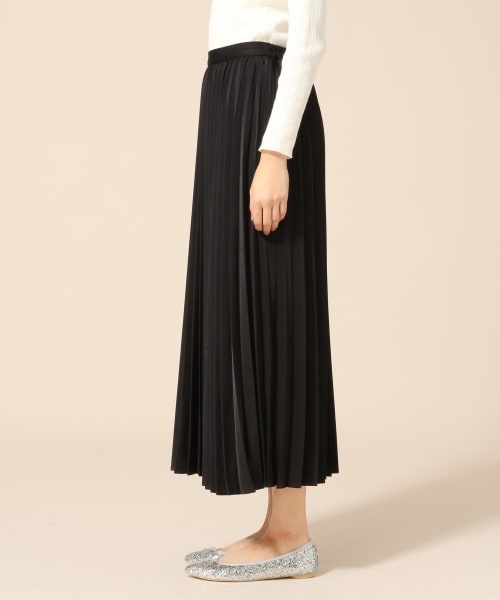 LOWRYS FARM（ローリーズファーム）の「マットサテンプリーツスカート（スカート・ブラック/グレー/レッド/ベージュ）」の6枚目の写真