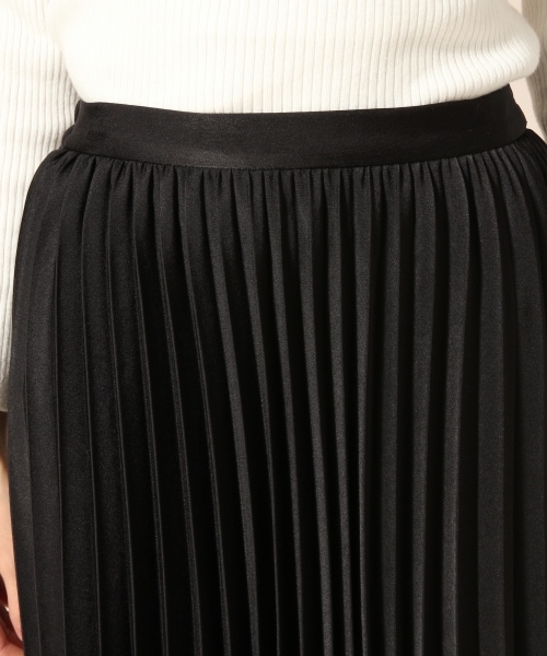 LOWRYS FARM（ローリーズファーム）の「マットサテンプリーツスカート（スカート・ブラック/グレー/レッド/ベージュ）」の8枚目の写真