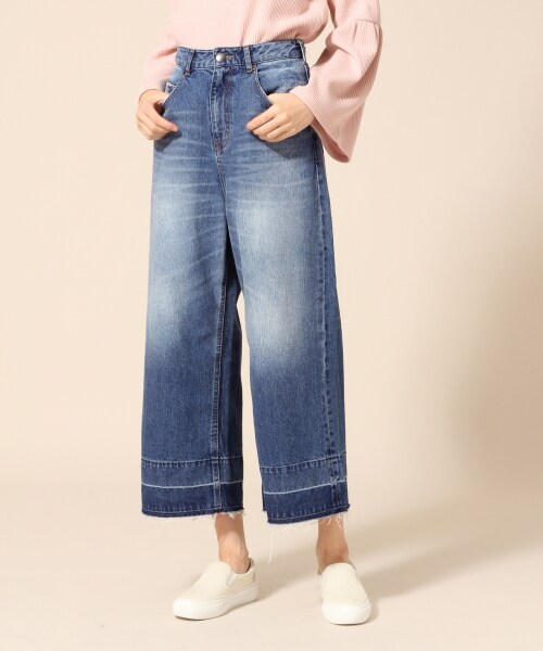 LOWRYS FARM（ローリーズファーム）の「ＣＯＮＥワイドパンツ（パンツ・ブルーオリカエシ/ブルーキリカエ/ワンウォッシュオリカエシ）」の2枚目の写真