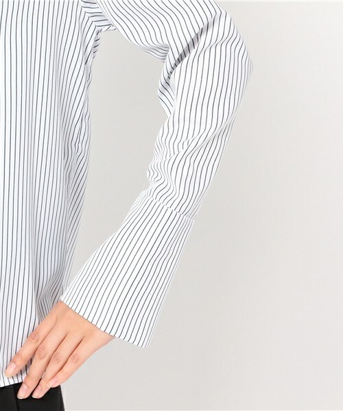 archives（アルシーヴ）の「オフショルシャツブラウス（シャツ/ブラウス・レディース・オフホワイト/ブルー/ネイビー・MEDIUM）」の8枚目の写真