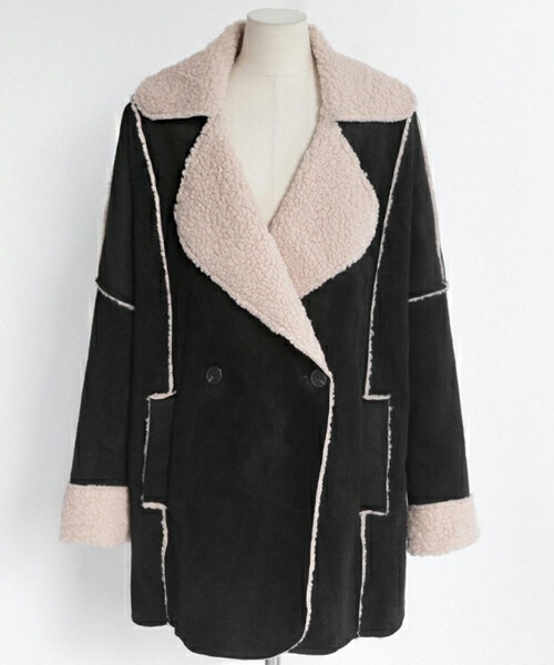 DHOLIC（ディーホリック）の「ダブルボタンフェイクムートンジャケット（ムートンコート・レディース・ベージュ/ブラック・FREE）」の2枚目の写真