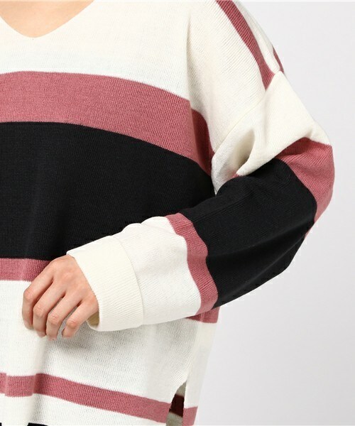 archives（アルシーヴ）の「マルチボーダーVネックニット（ニット/セーター・レディース・オフホワイト/ネイビー/ピンク・MEDIUM）」の8枚目の写真