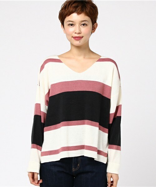 archives（アルシーヴ）の「マルチボーダーVネックニット（ニット/セーター・レディース・オフホワイト/ネイビー/ピンク・MEDIUM）」の4枚目の写真