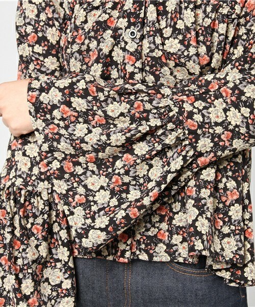 archives（アルシーヴ）の「フレア袖ギャザーVネックブラウス（シャツ/ブラウス・レディース・ブラック/ブルー/ネイビー・MEDIUM）」の8枚目の写真