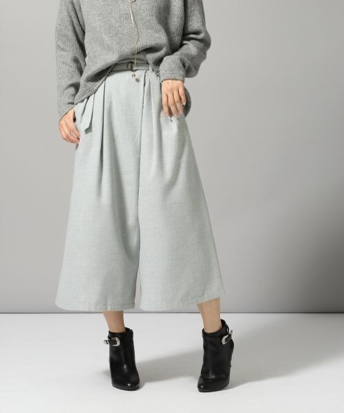 HARE(ハレ)の「ビキモウアシメクロップドパンツ(パンツ・ブラック/グレー)」の2枚目の写真