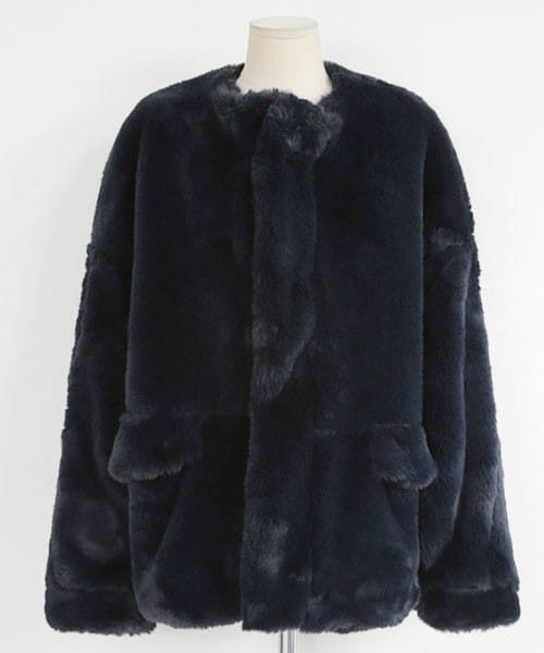 DHOLIC（ディーホリック）の「ソフトタッチフェイクファージャケット（その他アウター・レディース・ピンクベージュ/ネイビー・FREE）」の2枚目の写真