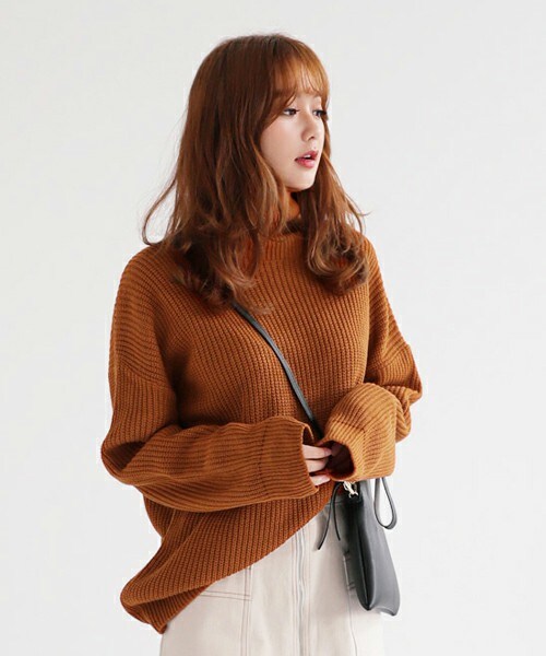 DHOLIC(ディーホリック)の「8COLORSドロップショルダーニットプルオーバー(ニット/セーター・レディース・ブラウン/マスタード/ネイビー/ピンク/ブルー/ベージュ/ブラック/アイボリー・FREE)」の1枚目の写真