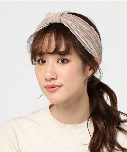 Bab Bou Jeloud（バブブージュルード）の「【Bab】ベロアヘアバンド（ヘアバンド・レディース・ブラック/ベージュ/グリーン/ピンク・FREE）」の2枚目の写真