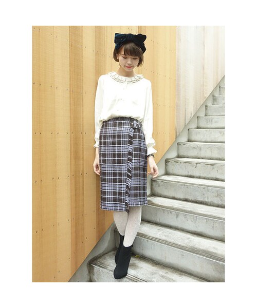 F i.n.t（フィント）の「タック衿サテンブラウス/F i.n.t（シャツ/ブラウス・レディース・その他）」の2枚目の写真