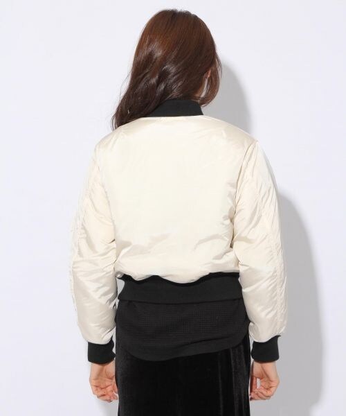 niko and...(ニコアンド)の「リバーシブルモコジャン(ジャケット/アウター・オフホワイト/ライトブラウン)」の11枚目の写真