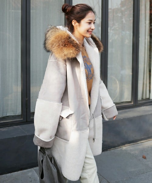 DHOLIC（ディーホリック）の「ラクーンファーフェイクムートン