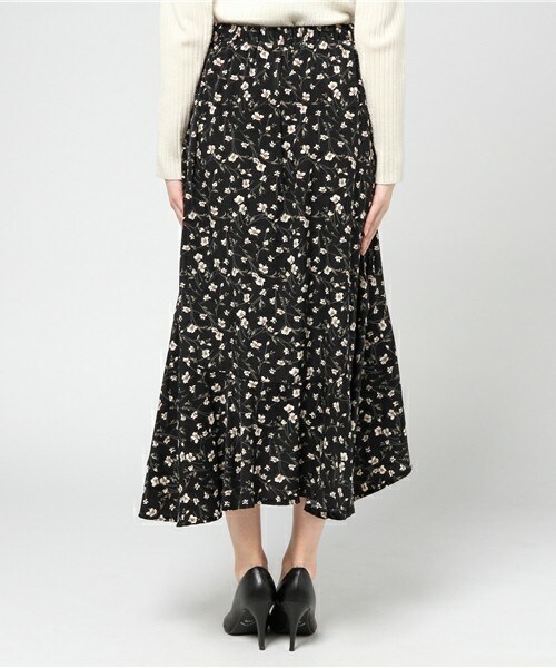 archives（アルシーヴ）の「花柄フィッシュテールスカート（スカート・レディース・オフホワイト/ブラック/ネイビー・MEDIUM）」の6枚目の写真