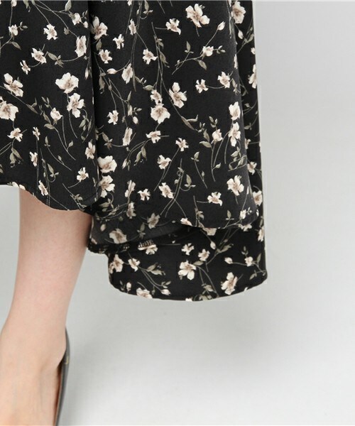 archives（アルシーヴ）の「花柄フィッシュテールスカート（スカート・レディース・オフホワイト/ブラック/ネイビー・MEDIUM）」の8枚目の写真