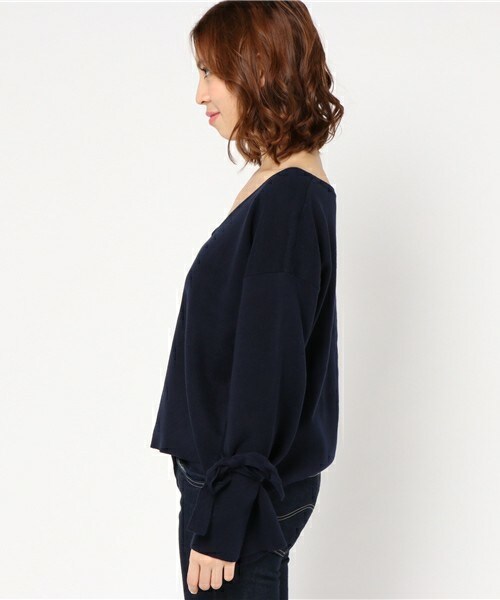 archives（アルシーヴ）の「袖リボンVネックプルオーバー（ニット/セーター・レディース・アイボリー/グレー/ネイビー/ピンクベージュ・MEDIUM）」の6枚目の写真