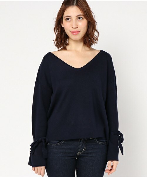 archives（アルシーヴ）の「袖リボンVネックプルオーバー（ニット/セーター・レディース・アイボリー/グレー/ネイビー/ピンクベージュ・MEDIUM）」の5枚目の写真