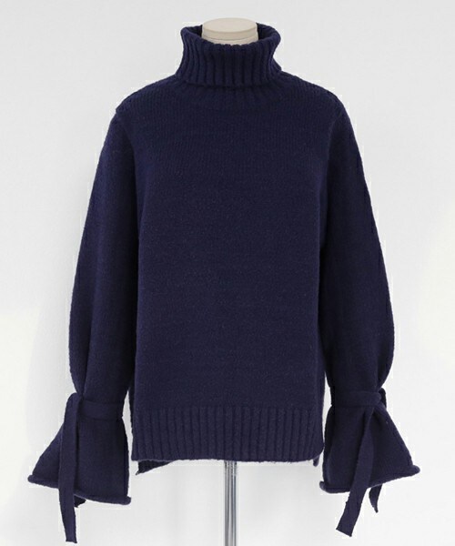 DHOLIC（ディーホリック）の「スリーブストラップタートルネックニットプルオーバー（ニット/セーター・レディース・アイボリー/ネイビー/ピンク・FREE）」の2枚目の写真